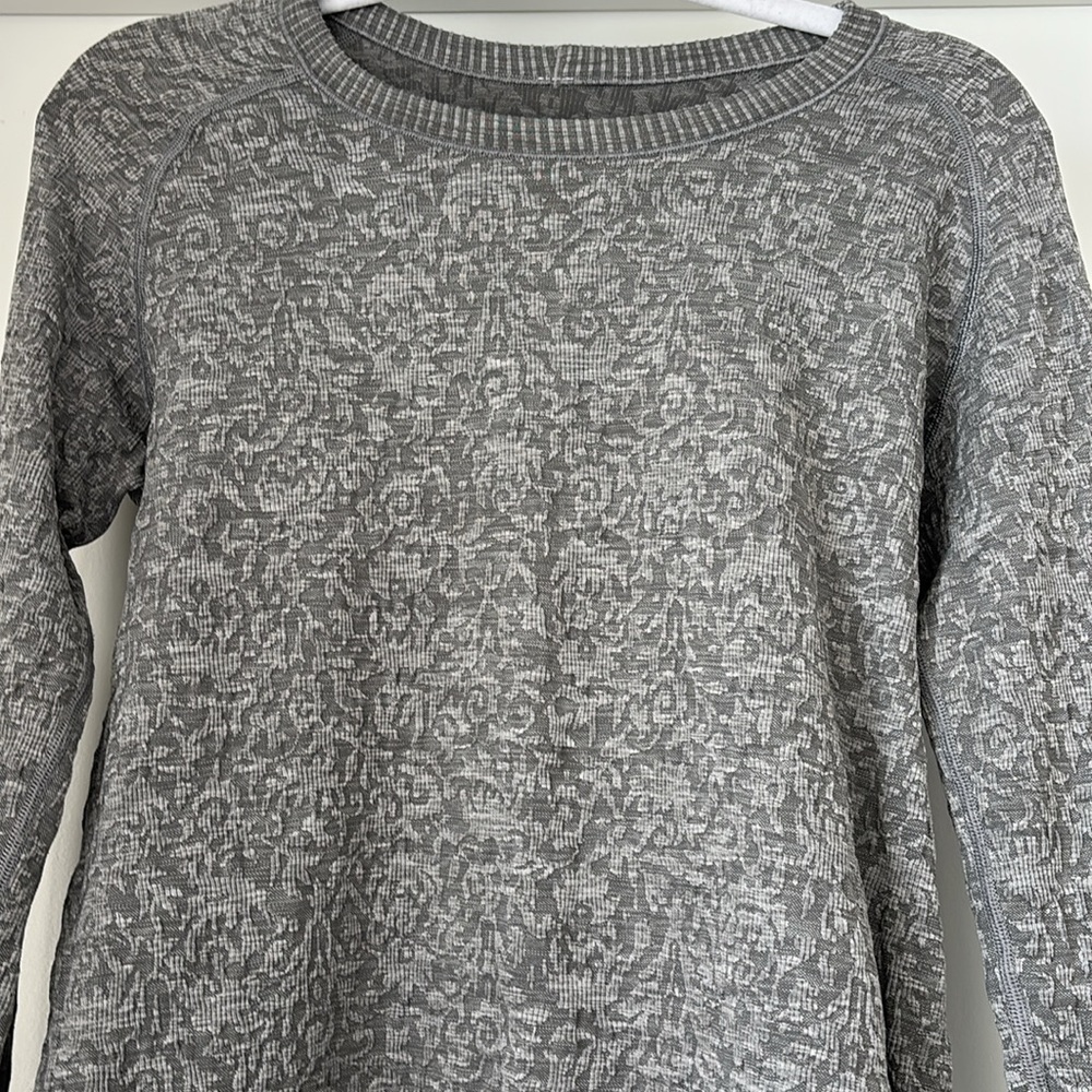 Lululemon Gray Patterned Lightweight Sweater - image 5
